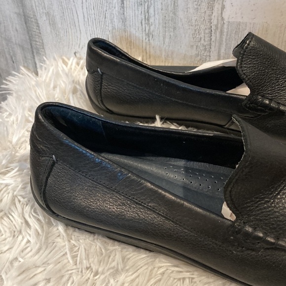 Tommy Bahama Nassau Venetian Black Leather Loafer - Picture 3 of 9
